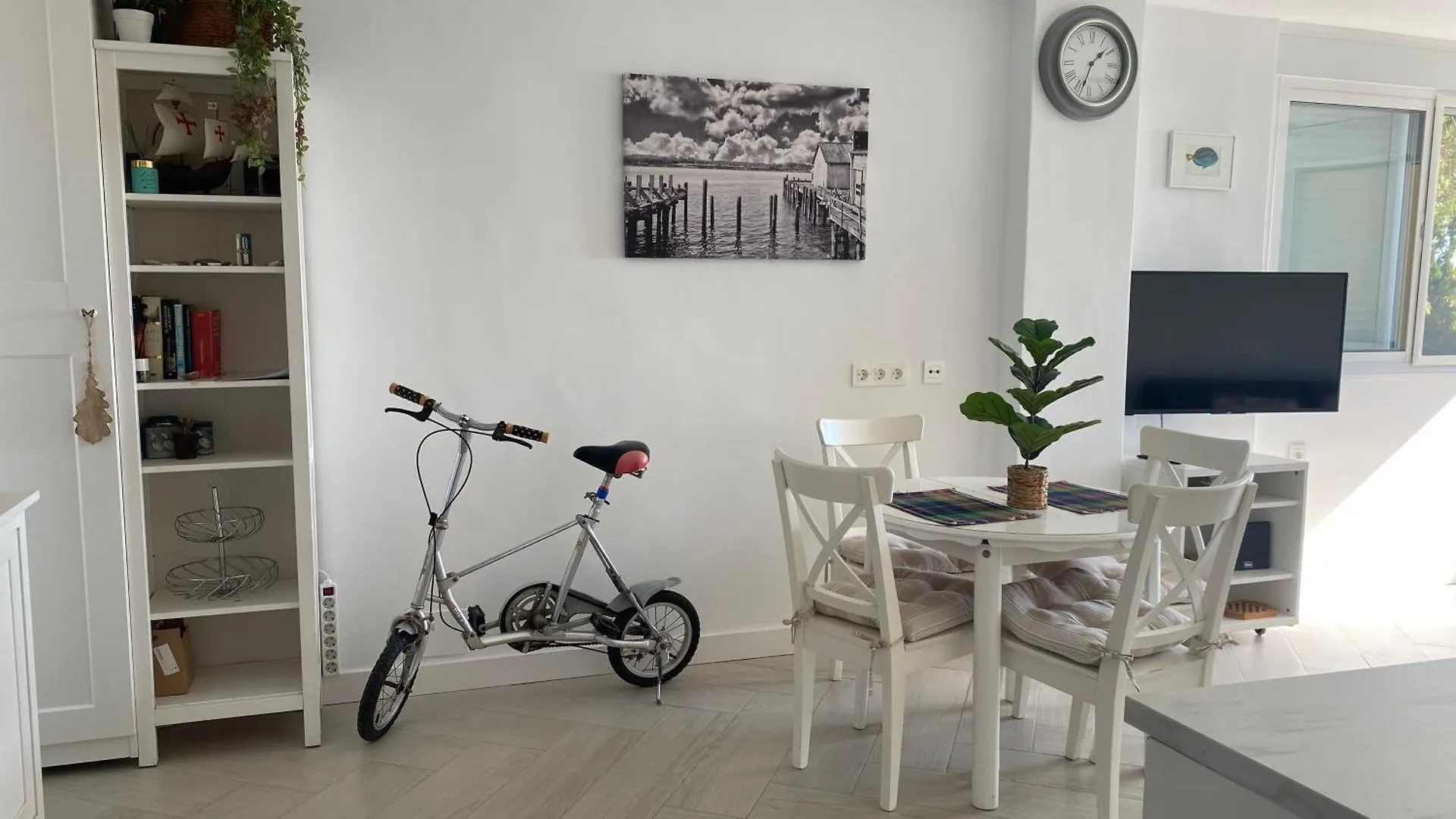 Acogedor Y Luminoso Apartamento En Benajarafe Малага